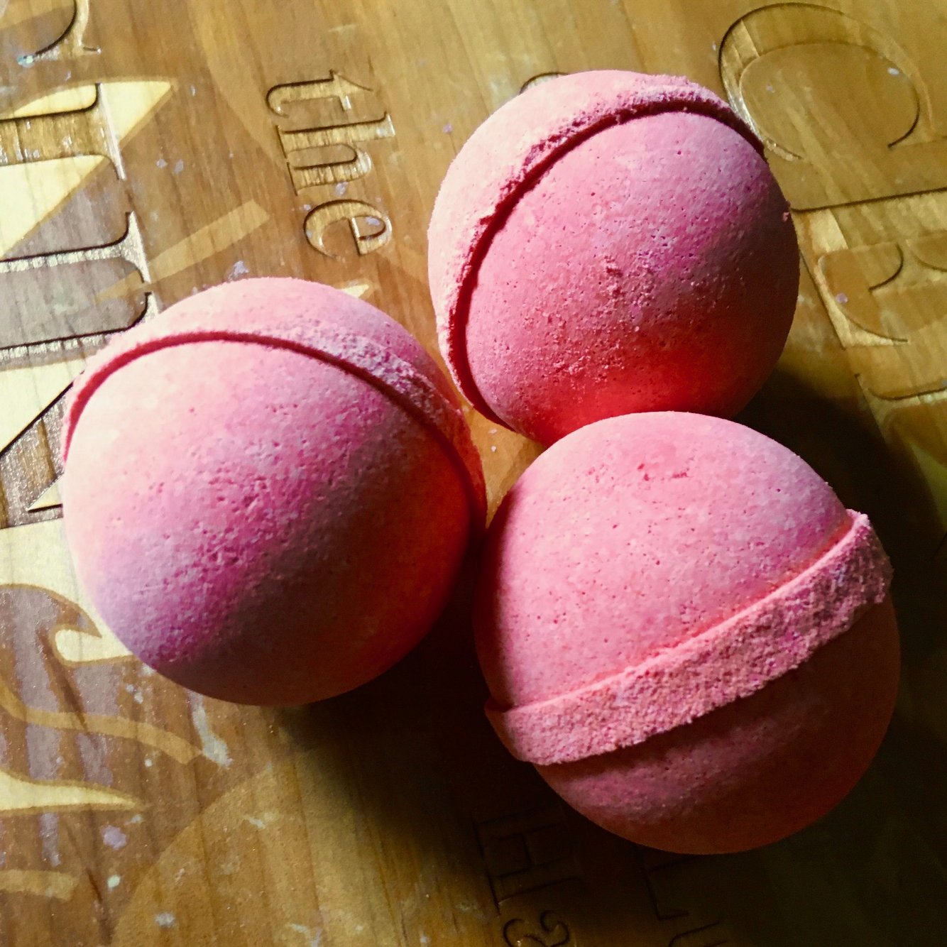 Iced Apple Wine Bath Bomb